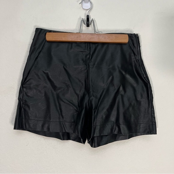 BooHoo Black Shorts Faux Vegan Leather High Waisted Pockets Bikercore Sz S - Picture 3 of 9